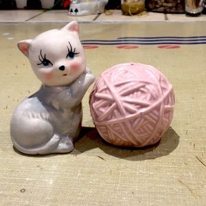 50’s Cat and Yarnball Salt and Shaker Set